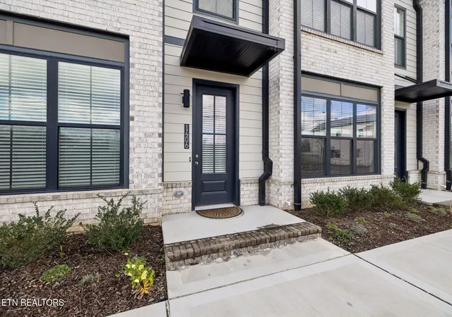Photo 2 of Single family home for sale at 1406 Is Home Ave, Knoxville, TN 37920 | MLS# 1333304 | Listing updated on 2026-09-11