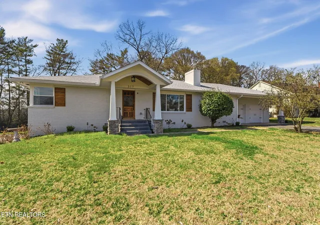 Photo 2 of Sale Pending at 317 Macedonia Ln, Knoxville, TN 37914 | MLS# 1333219 | Listing updated on 2026-05-10
