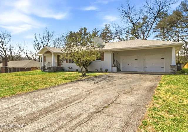 Photo 3 of Sale Pending at 317 Macedonia Ln, Knoxville, TN 37914 | MLS# 1333219 | Listing updated on 2026-05-10