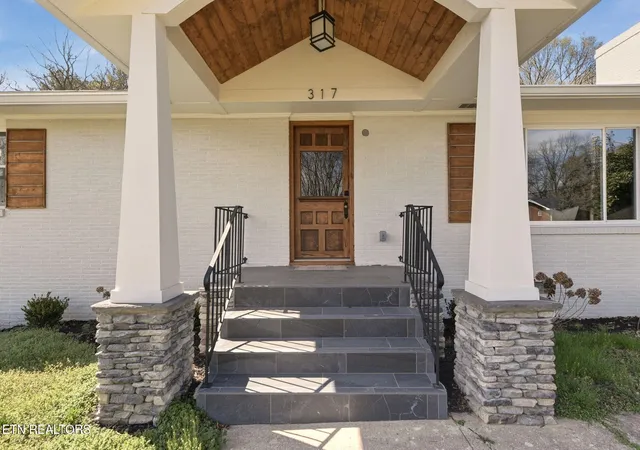 Photo 3 of Sale Pending at 317 Macedonia Ln, Knoxville, TN 37914 | MLS# 1333219 | Listing updated on 2026-05-10
