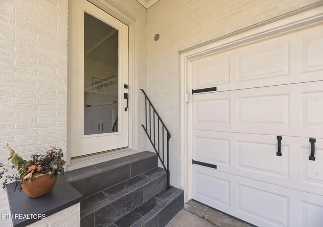 Photo 4 of Sale Pending at 317 Macedonia Ln, Knoxville, TN 37914 | MLS# 1333219 | Listing updated on 2026-05-10