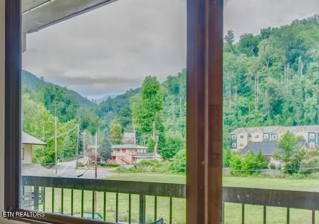 Homes for sale in Gatlinburg, TN | 306 Baskins Creek Rd, Gatlinburg, TN 37738 | Houzeo