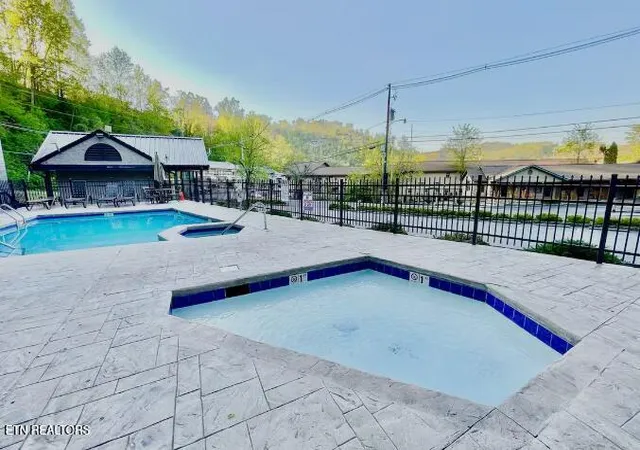 Homes for sale in Gatlinburg, TN | 306 Baskins Creek Rd, Gatlinburg, TN 37738 | Houzeo