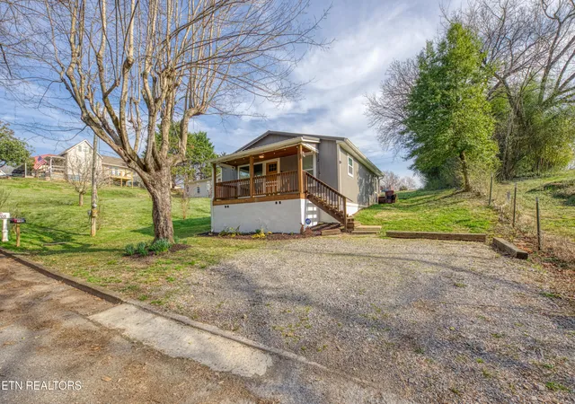 3rd image of 703 N D St, Lenoir City, TN 37771 | MLS# 1333226