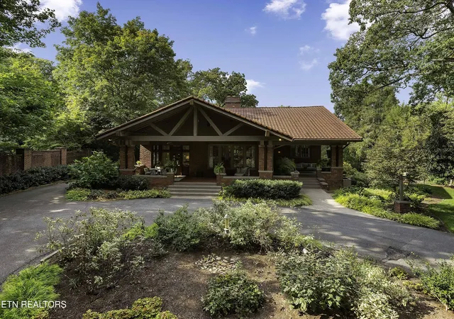 Photo 3 of Single family home for sale at 3835 Kingston Pike, Knoxville, TN 37919 | MLS# 1335711 | Listing updated on 2026-06-20