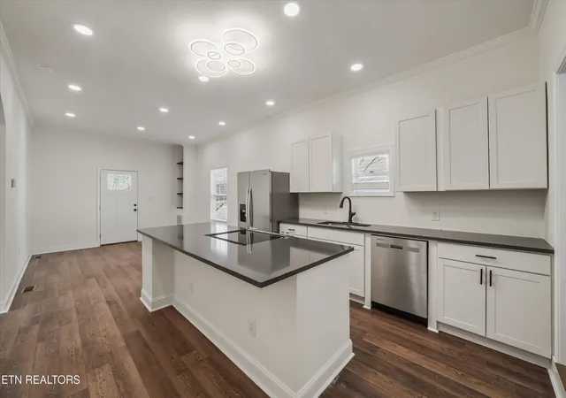 Photo 4 of Sale Pending at 822 Vermont Ave, Knoxville, TN 37921 | MLS# 1334821 | Listing updated on 2026-06-08