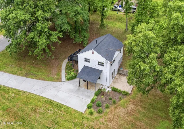 Photo 3 of Single family home for sale at 415 N Ridge Ave, Rockwood, TN 37854 | MLS# 1333365 | Listing updated on 2026-08-28