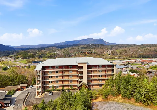image of 410 Big Bear Wy, Pigeon Forge, TN 37863
