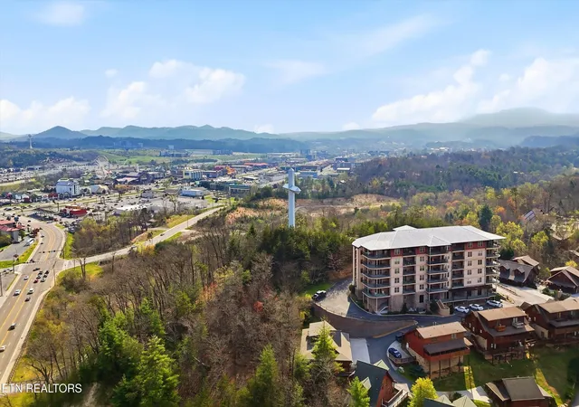 image of 410 Big Bear Wy, Pigeon Forge, TN 37863