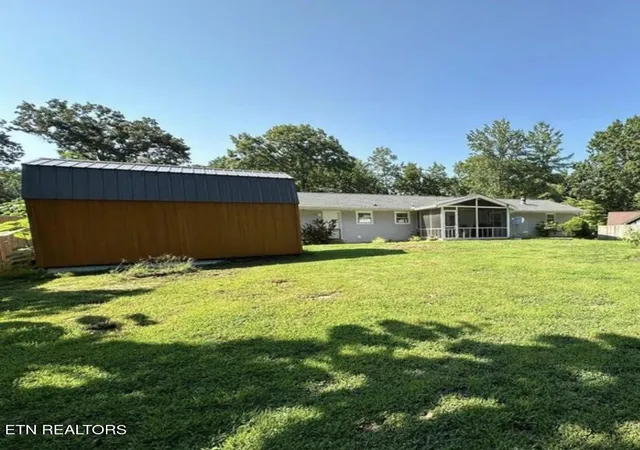 2nd image of 102 Oakwood Dr, Clinton, TN 37716 | MLS# 1333556