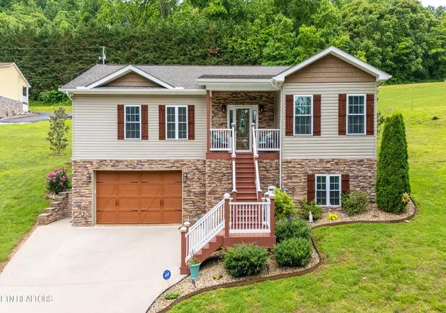 Homes for sale in Rocky Top, TN | 180 Owens Dr, Rocky Top, TN 37769 | MLS# 1333832