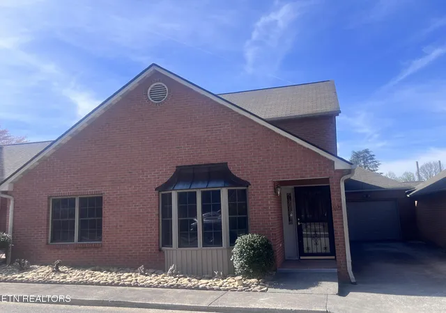 Homes for sale in Kingston, TN | 1121 Fairgrounds Ct, Kingston, TN 37763 | MLS# 1333954