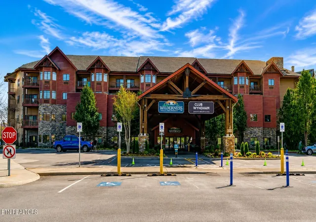 Listing Photo 2 - Condo for sale in building located at 1424 Old Knoxville Hwy, Sevierville, TN 37876 - Unit #13079/8