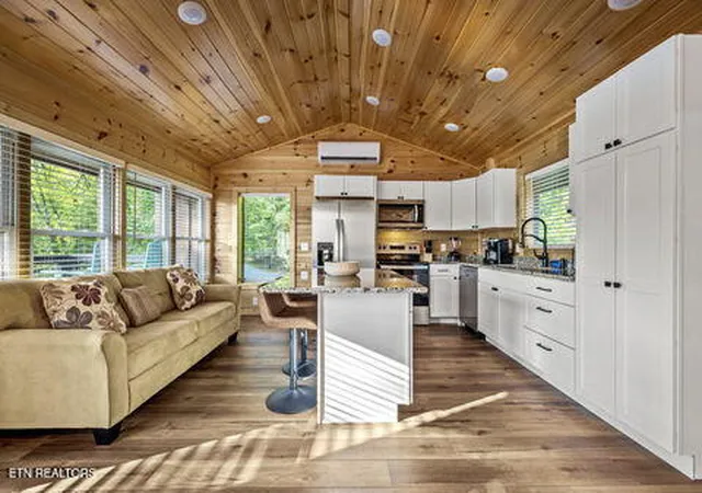 Photo 3 of Single family home for sale at 1135 Shady Grv Ln, Gatlinburg, TN 37738 | MLS# 1334304 | Listing updated on 2026-09-18