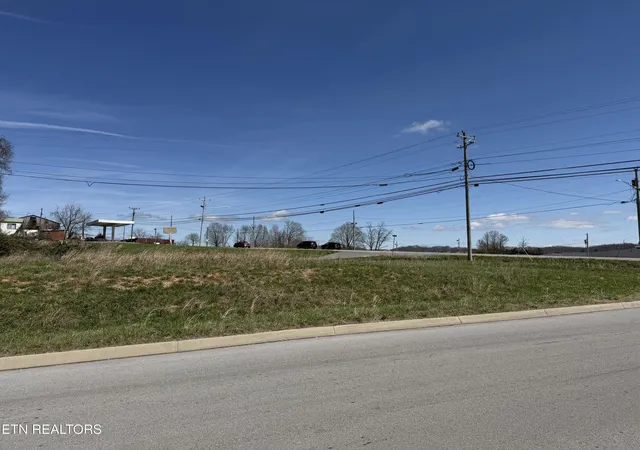 8th image of 402 S Broad St, New Tazewell, TN 37825 | MLS# 1333965