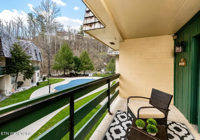 Homes for sale in Gatlinburg, TN | 260 Roaring Fork Rd, Gatlinburg, TN 37738 | Houzeo