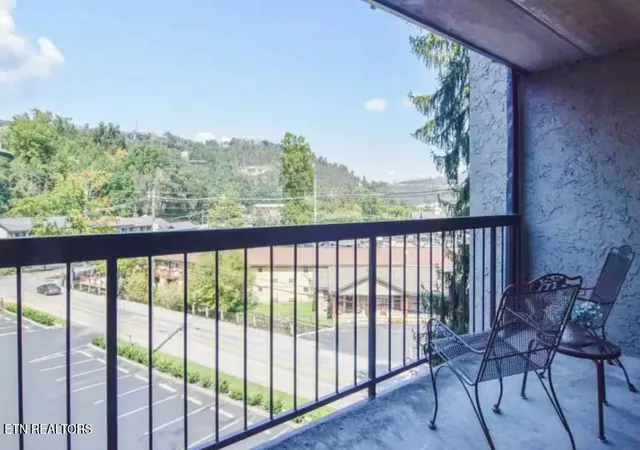 Homes for sale in Gatlinburg, TN | 306 Baskins Creek Rd, Gatlinburg, TN 37738 | Houzeo