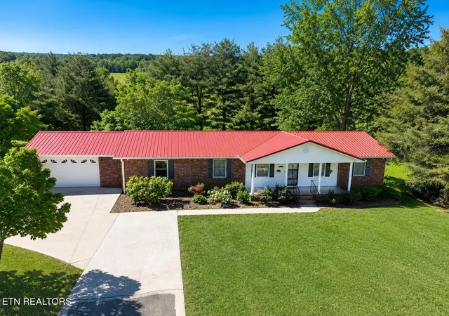 Photo 1 of Single family home for sale at 124 Lincoln St, Crossville, TN 38572 | MLS# 1339077 | Listing updated on 2026-09-21