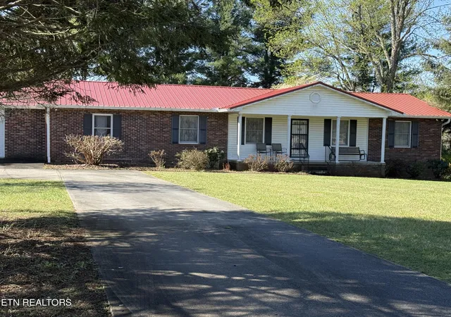 Photo 3 of Single family home for sale at 124 Lincoln St, Crossville, TN 38572 | MLS# 1339077 | Listing updated on 2026-09-21