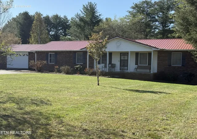 Photo 3 of Single family home for sale at 124 Lincoln St, Crossville, TN 38572 | MLS# 1339077 | Listing updated on 2026-09-21