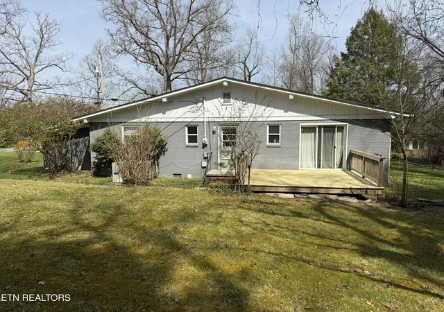 Homes for sale in Sparta, TN | 38 Oak Ln, Sparta, TN 38583 | MLS# 1334074