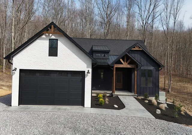 Homes for sale in Huntsville, TN | 908 Evelyn Private Dr, Huntsville, TN 37756 | MLS# 1334486