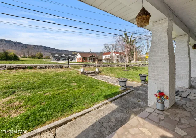 Photo 4 of Single family home for sale at 526 Old Middlesboro Hwy, La Follette, TN 37766 | MLS# 1334824 | Listing updated on 2026-09-25