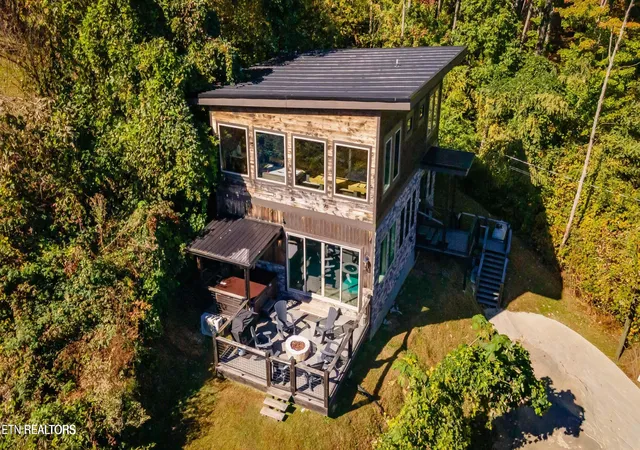 Photo 1 of Single family home for sale at 869 Chestnut Dr, Gatlinburg, TN 37738 | MLS# 1334805 | Listing updated on 2026-10-09