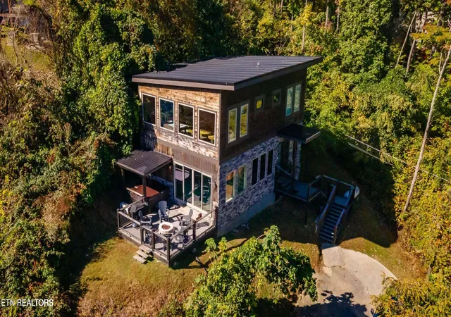 Photo 2 of Single family home for sale at 869 Chestnut Dr, Gatlinburg, TN 37738 | MLS# 1334805 | Listing updated on 2026-10-09
