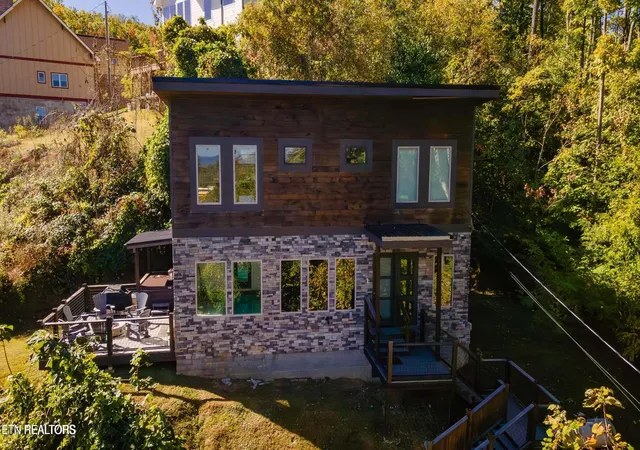 Photo 2 of Single family home for sale at 869 Chestnut Dr, Gatlinburg, TN 37738 | MLS# 1334805 | Listing updated on 2026-10-09