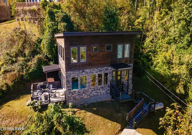 Photo 3 of Single family home for sale at 869 Chestnut Dr, Gatlinburg, TN 37738 | MLS# 1334805 | Listing updated on 2026-10-09
