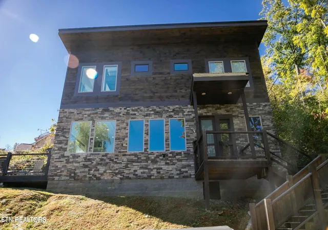 Photo 4 of Single family home for sale at 869 Chestnut Dr, Gatlinburg, TN 37738 | MLS# 1334805 | Listing updated on 2026-10-09