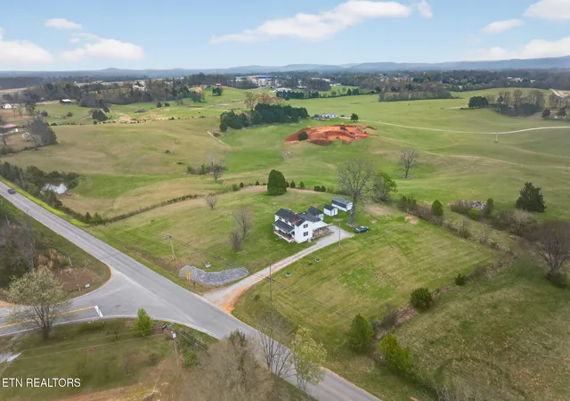 Photo 2 of Single family home for sale at 1298 S Bunker Hl Rd, Sparta, TN 38583 | MLS# 1334631 | Listing updated on 2026-09-29