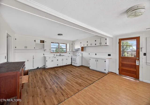 Photo 3 of Single family home for sale at 1298 S Bunker Hl Rd, Sparta, TN 38583 | MLS# 1334631 | Listing updated on 2026-09-29