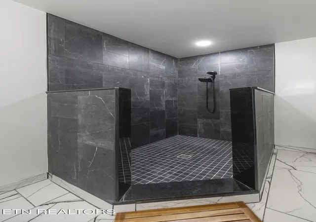2nd image of 440 Walnut St, Knoxville, TN 37902