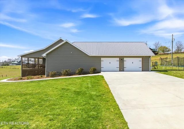 Homes for sale in Sweetwater, TN | 14000 Flatwoods Rd, Sweetwater, TN 37874 | MLS# 1334403