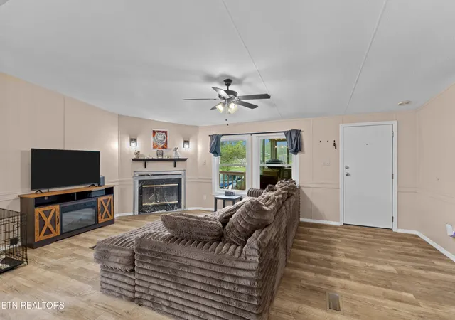 4th image of 242 Cowan Ln, La Follette, TN 37766 | MLS# 1334562