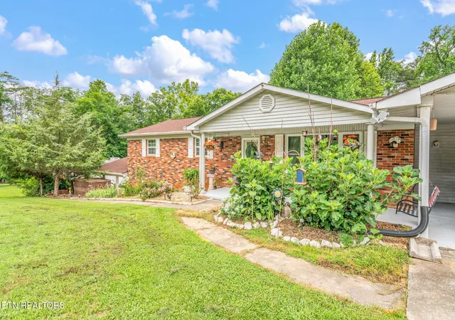 Photo 3 of Sale Pending at 6901 Texas Valley Rd, Knoxville, TN 37938 | MLS# 1334428 | Listing updated on 2026-08-30
