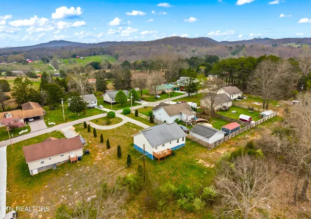 Homes for sale in La Follette, TN | 202 Sandy Cir, La Follette, TN 37766 | MLS# 1334564