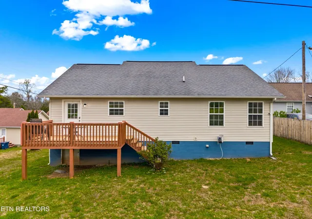 Homes for sale in La Follette, TN | 202 Sandy Cir, La Follette, TN 37766 | MLS# 1334564