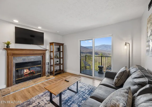 Homes for sale in Gatlinburg, TN | 3710 Weber Rd #UNIT 207-E, Gatlinburg, TN 37738 | MLS# 1334877