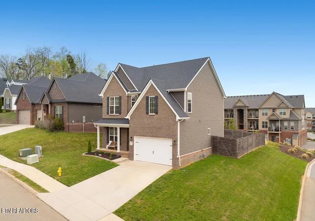 Photo 4 of Sale Pending at 2279 Waterstone Blvd, Knoxville, TN 37932 | MLS# 1334644 | Listing updated on 2026-06-15