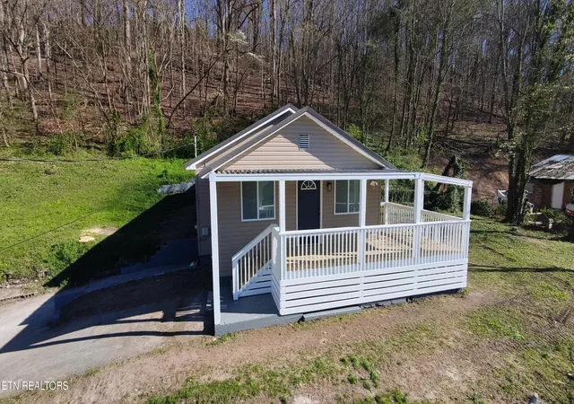 Homes for sale in La Follette, TN | 717 Cherry St, La Follette, TN 37766 | MLS# 1334813