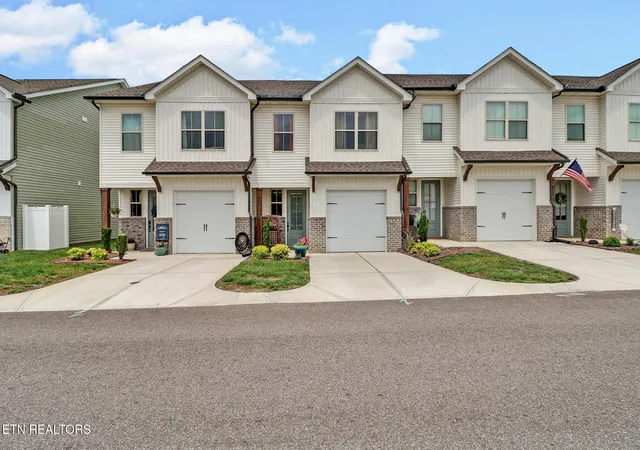 Homes for sale in Lenoir City, TN | 315 Harper Village Wy, Lenoir City, TN 37771 | MLS# 1342487
