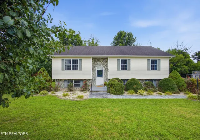 Photo 1 of Single family home for sale at 34 Shane St, Greeneville, TN 37743 | MLS# 1347743 | Listing updated on 2026-10-01