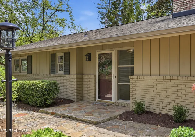 Photo 3 of Single family home for sale at 6920 Stone Ml Dr, Knoxville, TN 37919 | MLS# 1335935 | Listing updated on 2026-08-24