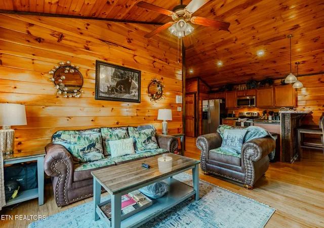 Photo 3 of Single family home for sale at 921 Mcmakin Way, Pigeon Forge, TN 37863 | MLS# 1334728 | Listing updated on 2026-03-31