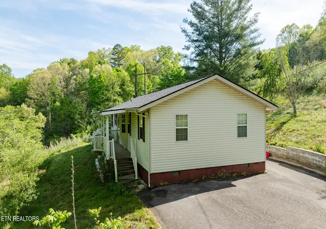Homes for sale in Rocky Top, TN | 120 Huckleberry Ln, Rocky Top, TN 37769 | MLS# 1334764