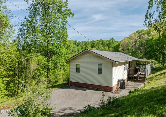 Homes for sale in Rocky Top, TN | 120 Huckleberry Ln, Rocky Top, TN 37769 | MLS# 1334764