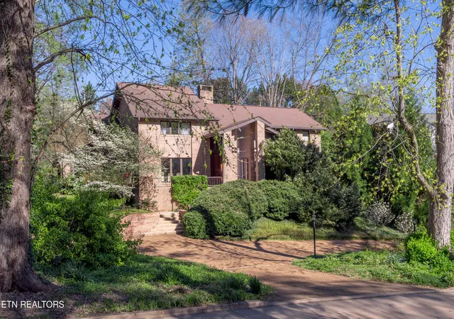 Photo 2 of Single family home for sale at 667 Kenesaw Ave, Knoxville, TN 37919 | MLS# 1335041 | Listing updated on 2026-09-06